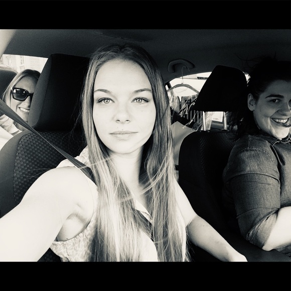 Meet your Posher, Nadege - Picture 1 of 1